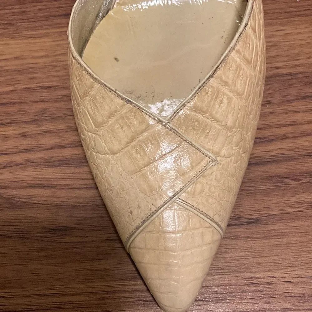 Susan Bennis Warren Edwards Handmade D’Orsay Pumps in Beige Embossed Leather.